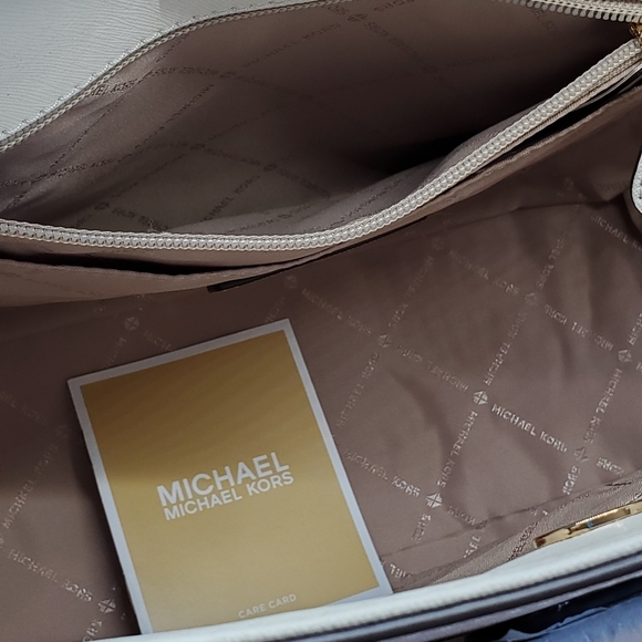 SOLD!!!!  MICHAEL KORS | Hamilton Satchel - Picture 6 of 7
